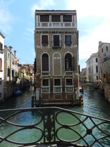 Casa con acqua su tre lati Venezia